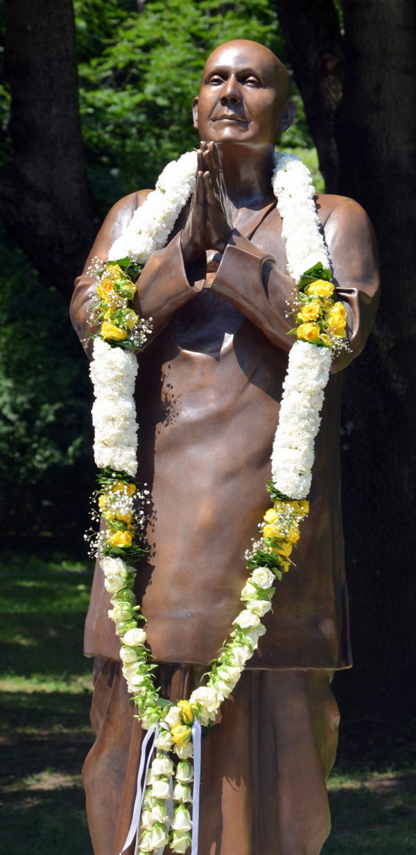 Sri Chinmoy szobor 